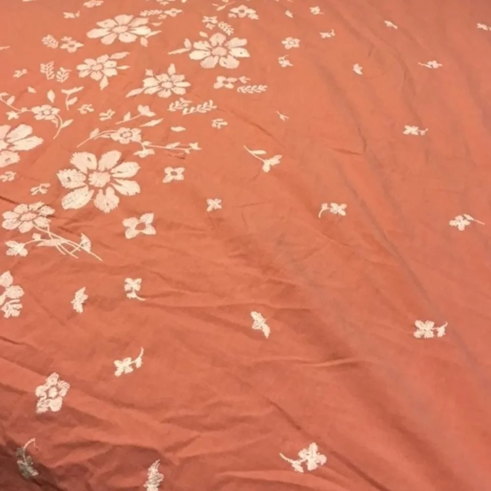 New Urban Outfitters Samantha Embroidered Floral Duvet Cover King.